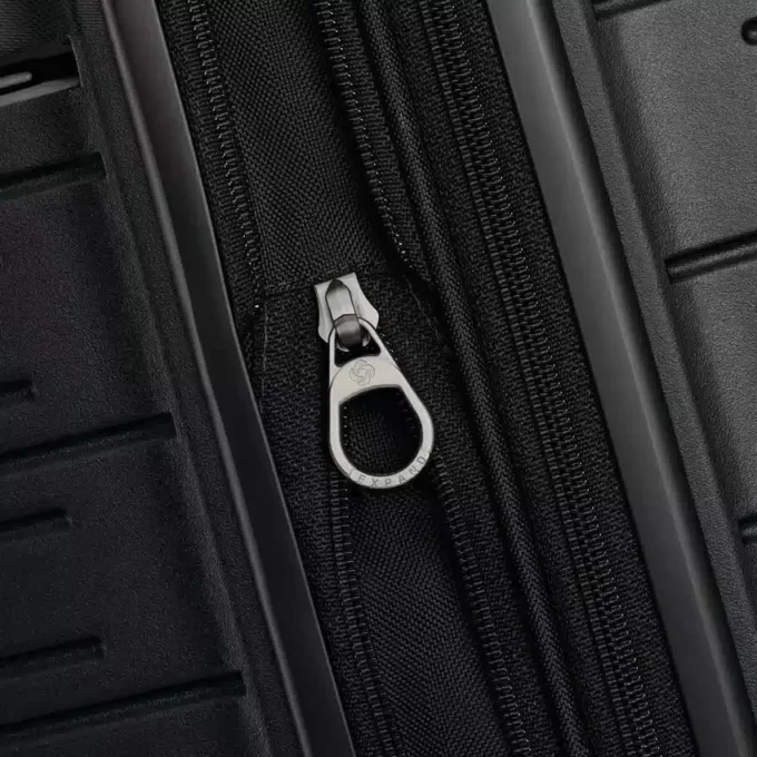 Elevation™ Plus hardside medium glider™